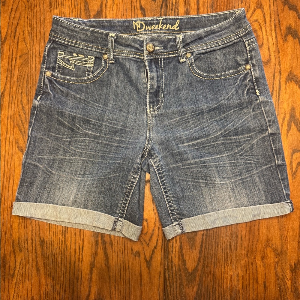 ND weekend Bermuda Denim Shorts Women Size 10 Blue Cuffed Stretch Pockets